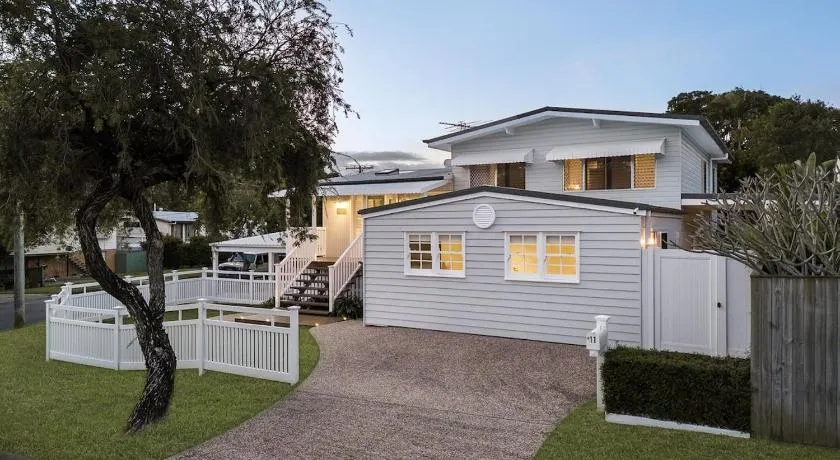 BellaVita pet-friendly Oasis in Margate - Image 1