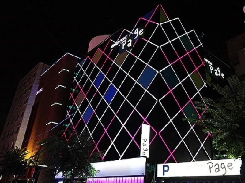 PAGE HOTEL - Image 1