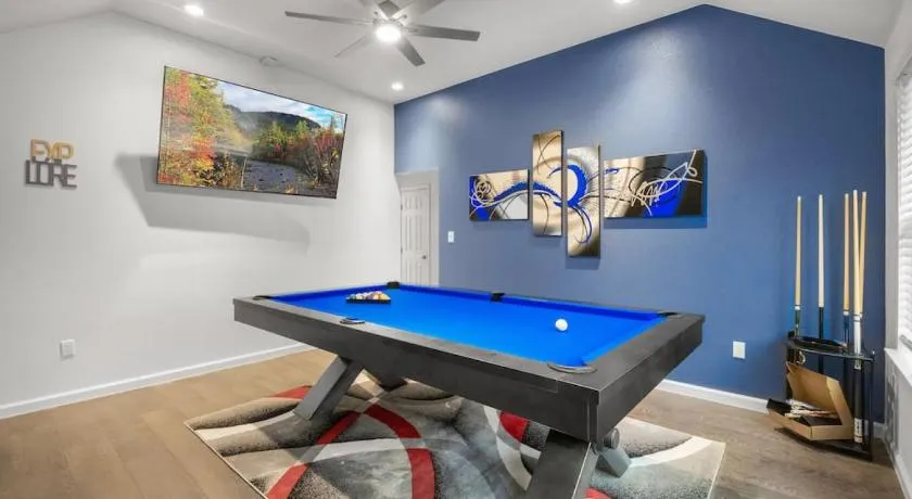 Gorgeous Downtown 4 Bedroom - Image 1