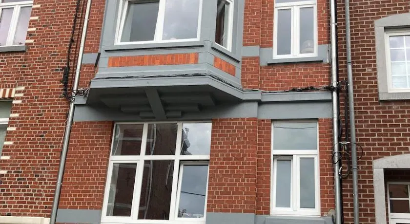 Les Duplex de la Place des Ecoles - Image 1