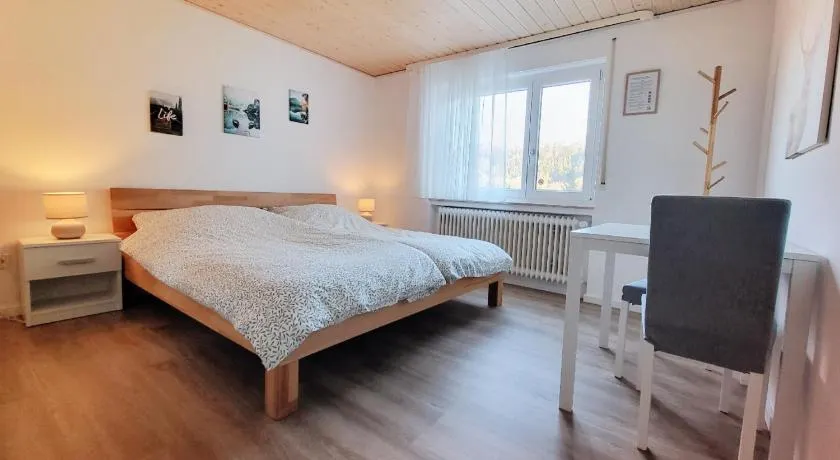 privates Zimmer in Unterkunft mit Glatttal Blick in Wasserschloss Nähe - Image 1
