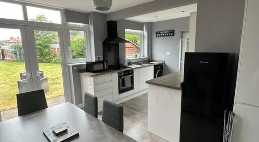 Fabulous 3bed off street parking - Image 1