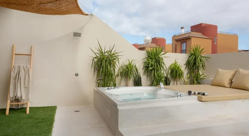 Villa Casa Marea – Baignoire hydromassante, vue mer, piscine et Wi-Fi - Image 1