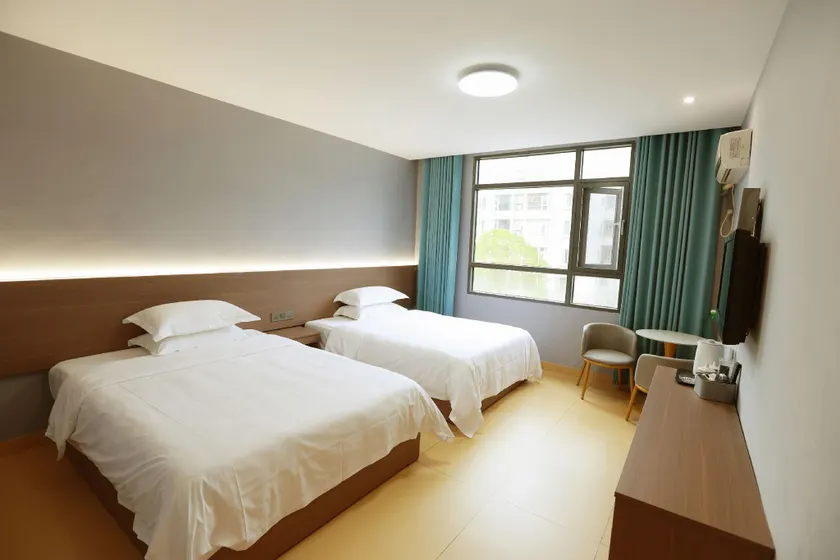 Sanhe Spring Business Hotel - Image 1