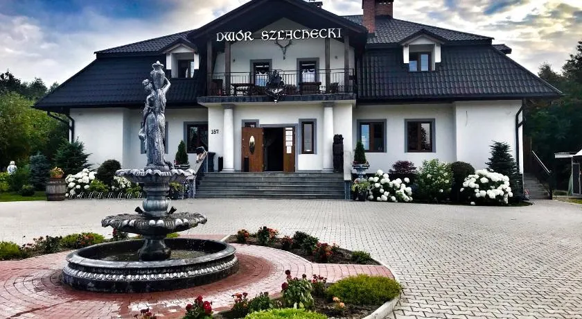 Noclegi Dwór Szlachecki Biedaczów - Image 1