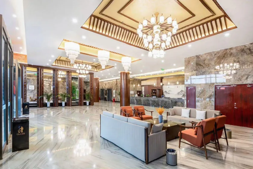 Huanbin West Coast Hotel - Image 1