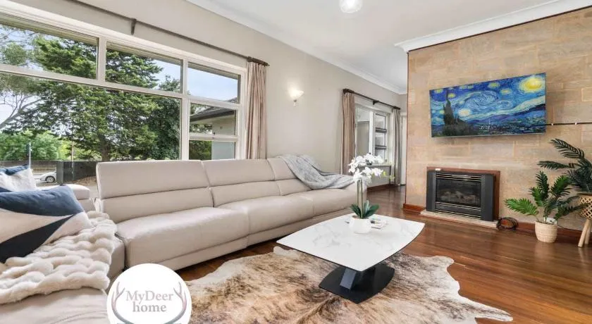 Bellevue Heights HolidayHome - Flinders Uni & Med - Image 1