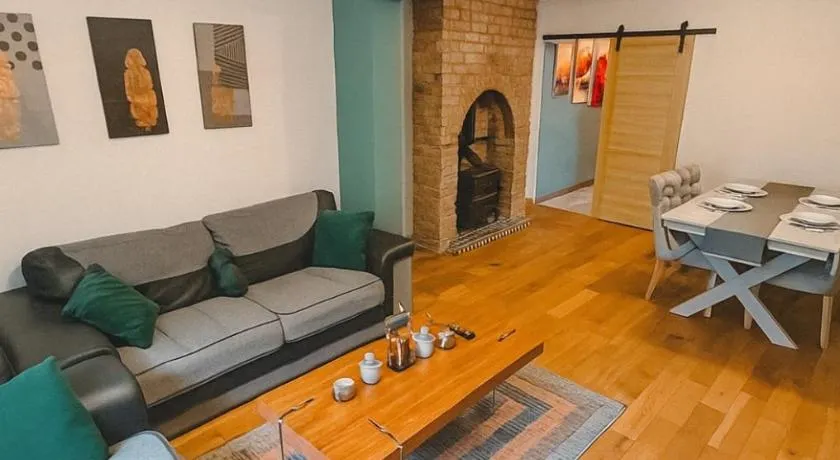 Entire luxury house Free Parking accommodations for contractors and long stays - Image 1