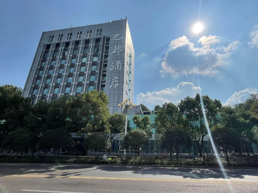 Liling Badu Hotel - Image 1