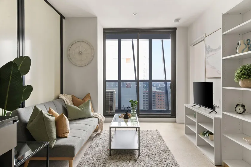 Stylish 2BR City Escape on Collins with Views - Image 1
