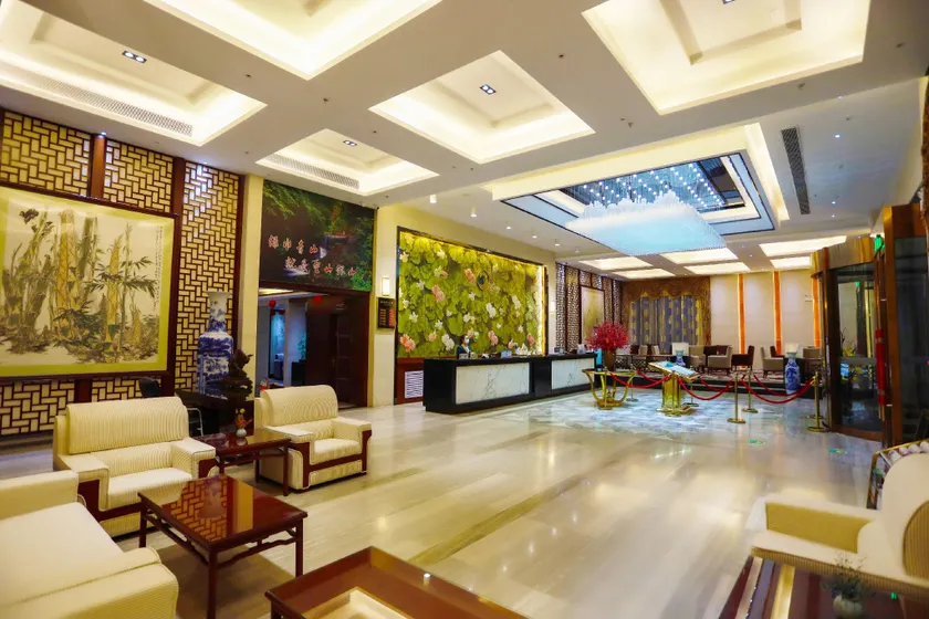 Yuanfeng Hotel - Image 1
