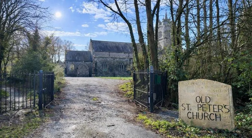Old St Peter's Church - Unique Stay near Cardiff - Image 1