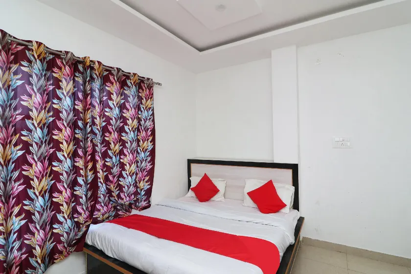 OYO 38637 Hotel Sar - Image 1