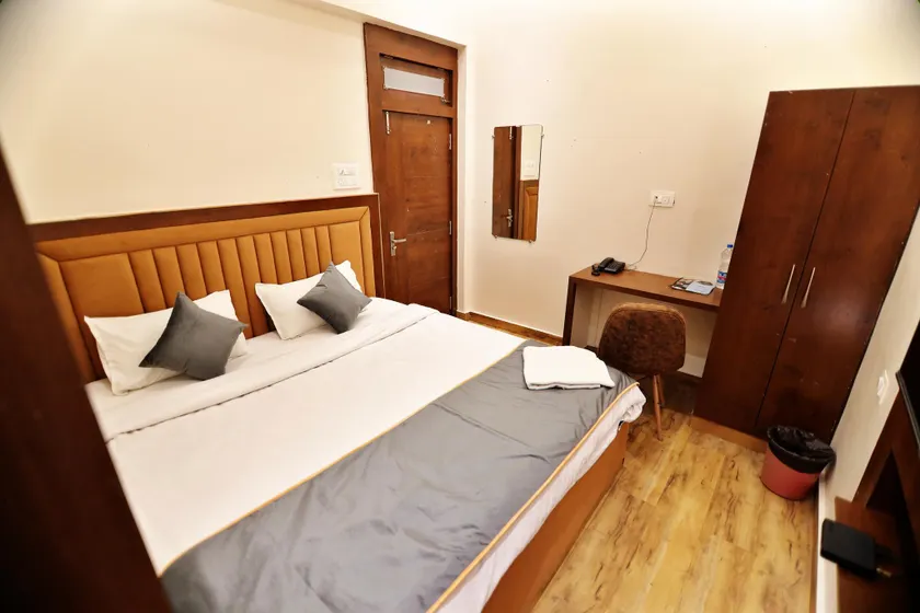 BLESS INN - Image 1
