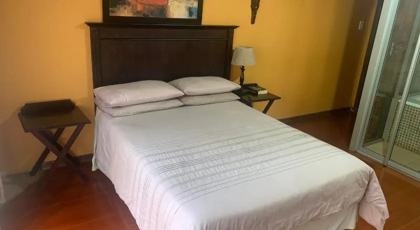 Amaciko guesthouse glenmore - Image 1