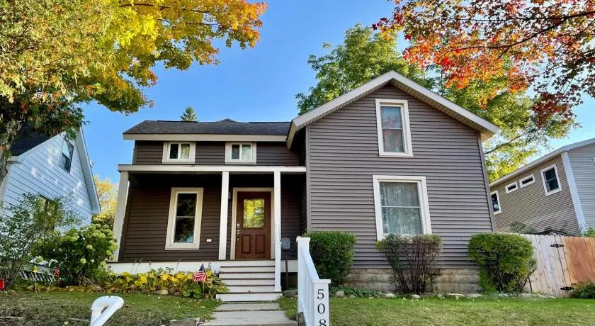 Petoskey Grove - Image 1