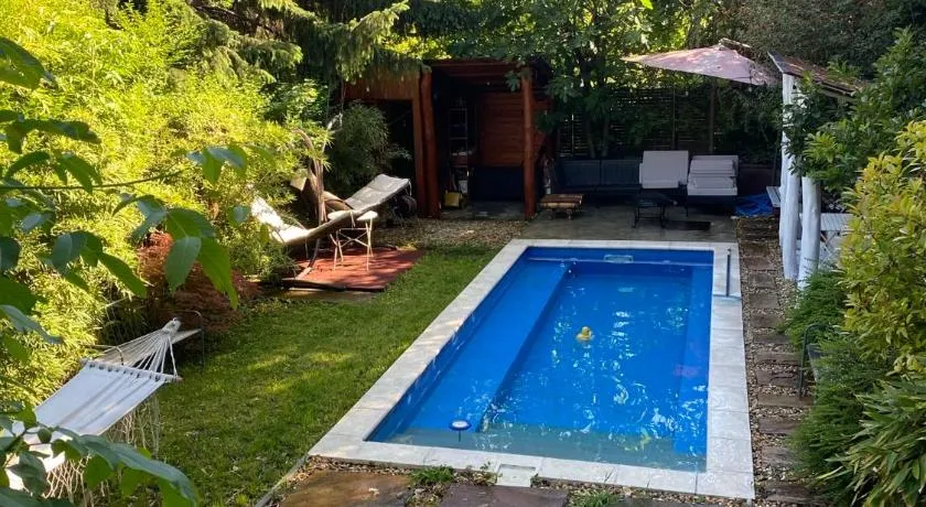 Modern house in central with pool - Image 1