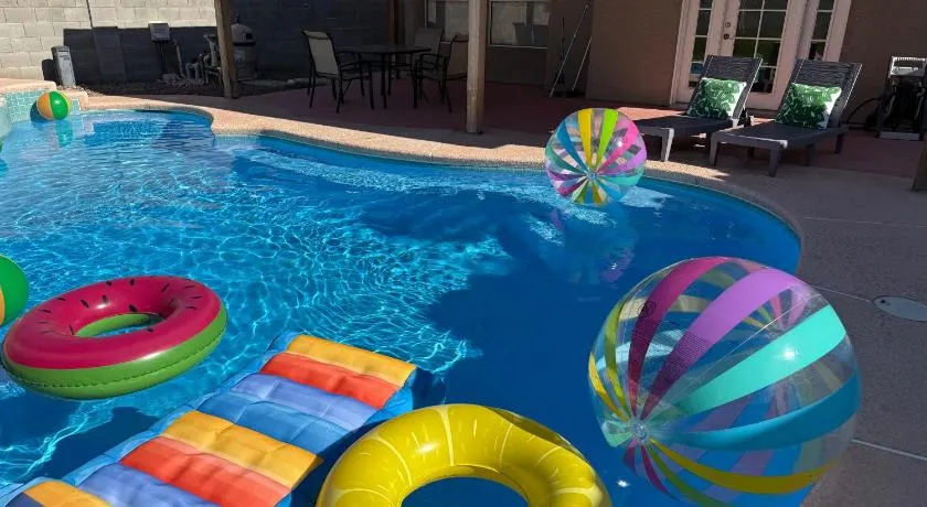 Newly Remodeled Pool Villa-Fast WiFi -Summerlin - Image 1