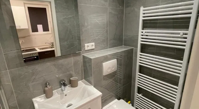 CITY Suites LUX Apartment - Image 1