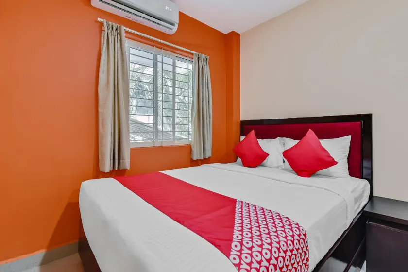 Hotel Sai Crystal - Image 1
