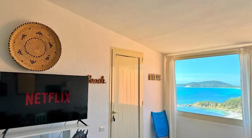 Elegant Seaview Home w AC e Free Private Park - Image 1