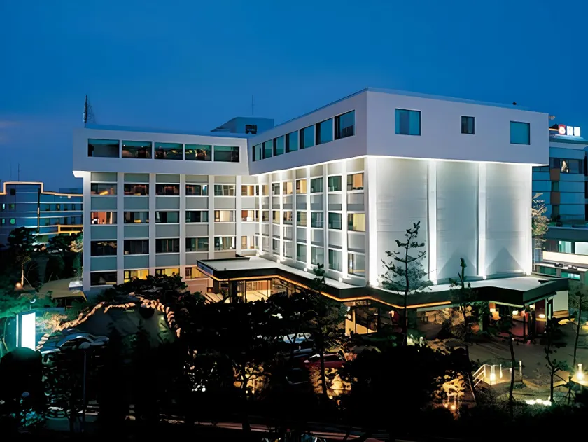 Gyungpo Beach Hotel - Image 1