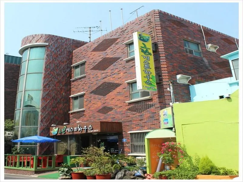 Jeju Green Guesthouse - Image 1