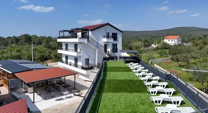 Golden Horizon Residence-Peaceful Oasis with Pool Near the Sea - Image 1