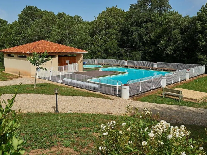 Idyllic Holiday Home in Lacapelle-Marival with Garden - Image 1