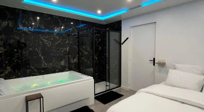 Suite Prestige Balnéo - Image 1