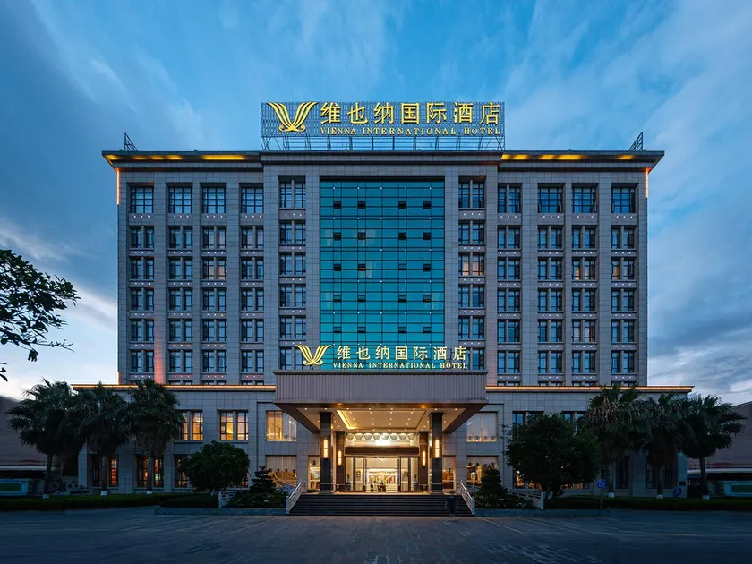 Vienna International Hotel Baoshan High-speed Railway Station Wuyue Plaza - Image 1