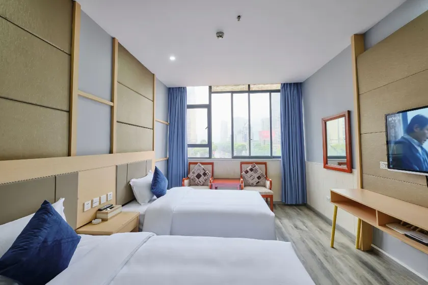 East Blue Holiday Hotel Dazhu - Image 1