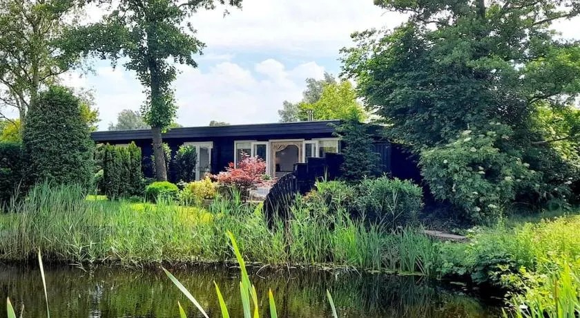 Tuinhuis Vijverzicht - Image 1