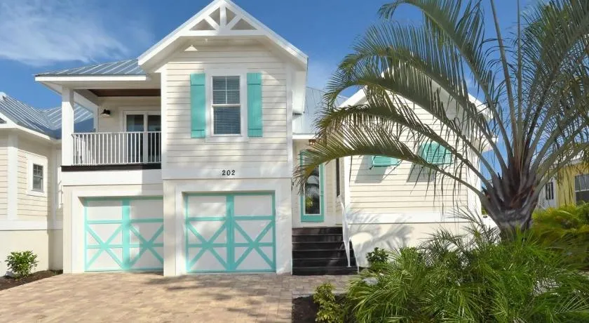 Seahorse Beach House managed by Beach Retreats - Image 1