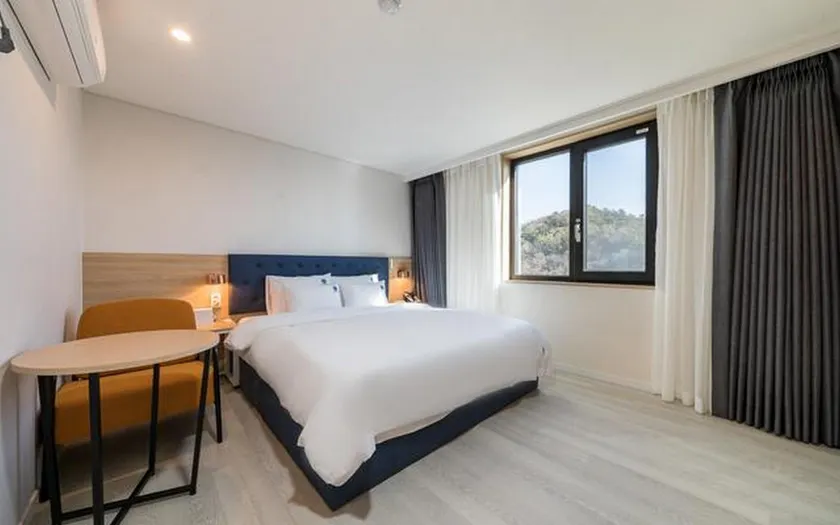 Hotel Ryan - Image 1
