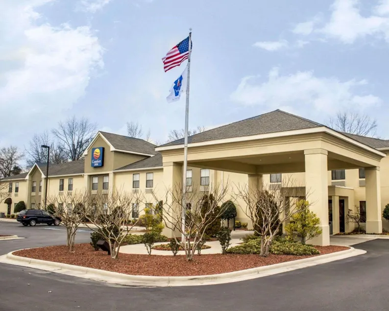 Comfort Inn Clinton - Image 1