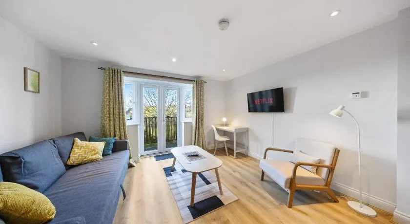 Modern Hastings Home for Groups with Garden Terrace and Dedicated Workspace - Image 1