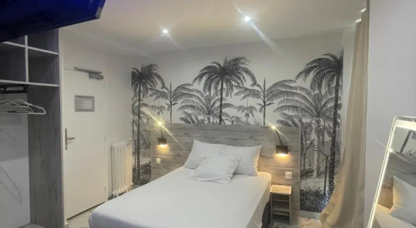 Modern's Hotel - Image 1