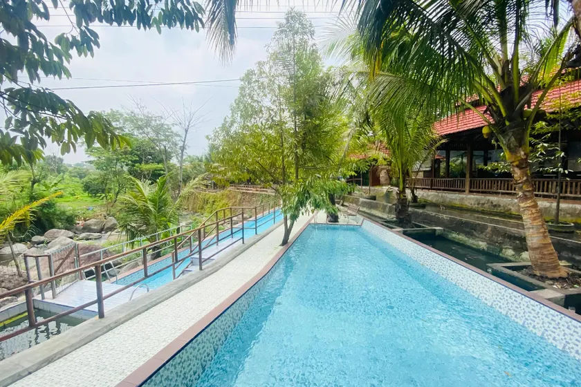 Hotel dan Gazebo Syariah Pinggir Kali Prigen RedPartner - Image 1