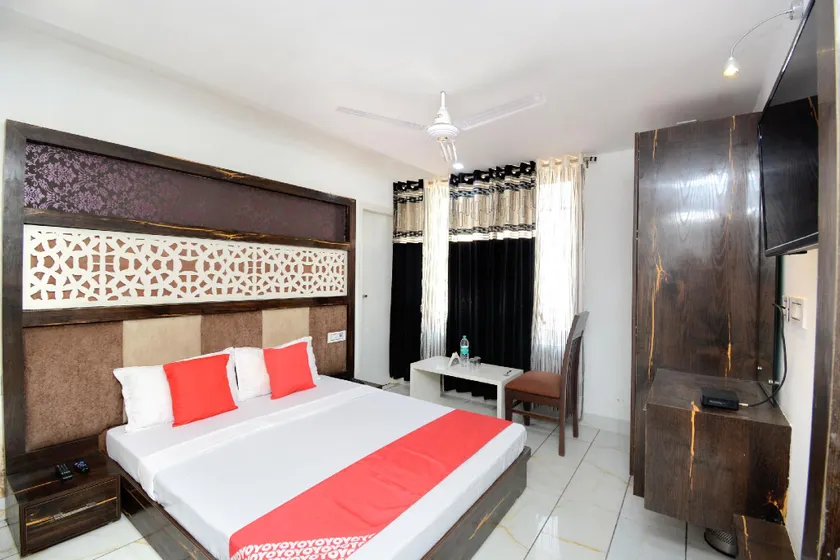 OYO 30999 Hotel Vaishno - Image 1