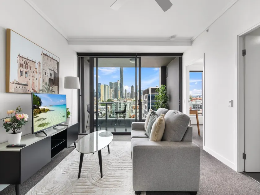 Chic 1-Bed with Parking, Infinity Pool and Gym - Image 1