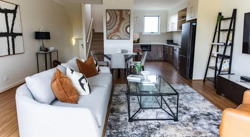 Harvey a Stylish and Spacious Retreat in a Prime Location - Image 1