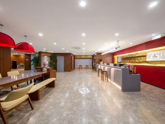 Thank U PLUS  Wanda Plaza Hotel - Image 1