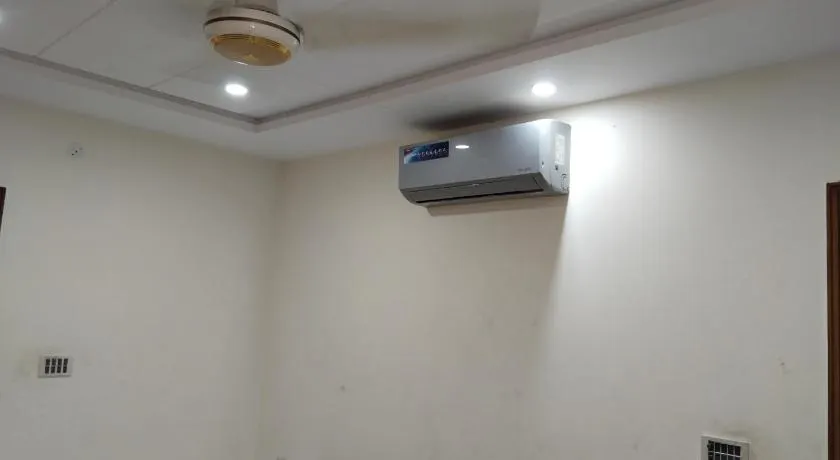 Comfort Rooms - Image 1