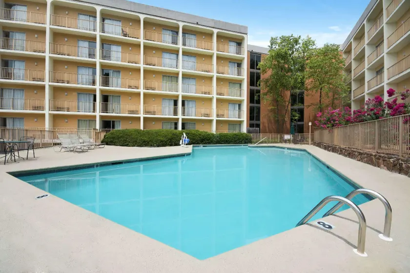 Days Inn by Wyndham Birmingham AL - Image 1