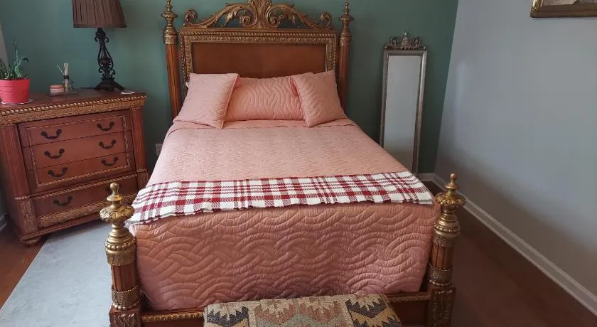 Book Alparetta Bed and Bath - Image 1
