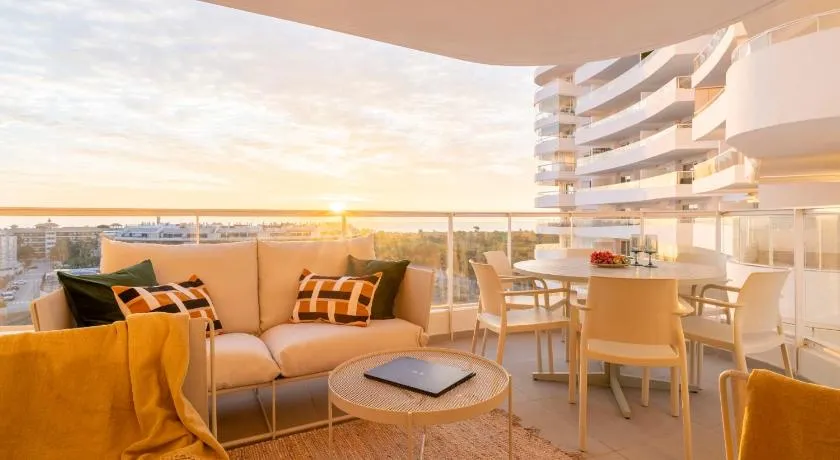 Gran Canet 2BR! Walk to Beach, Stunning Sea Views - Image 1