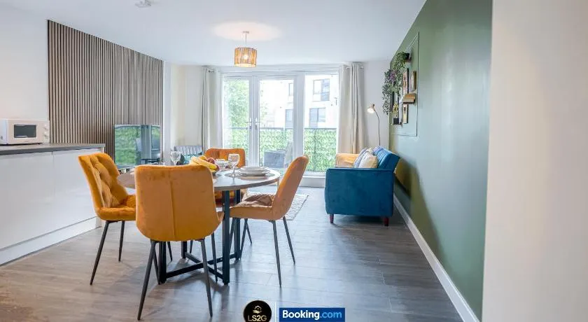 2-Bed Apartment in Greenwich with Balcony By LS2G Stays - Image 1