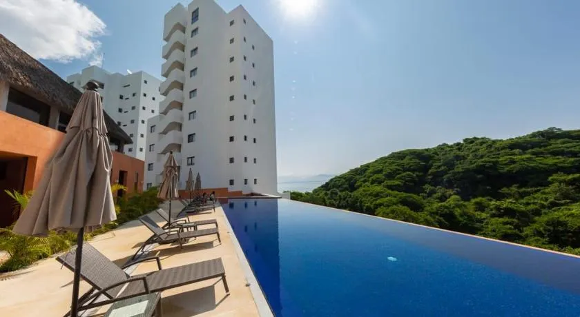 3BR Sub-Penthouse With Ocean Views! - Image 1