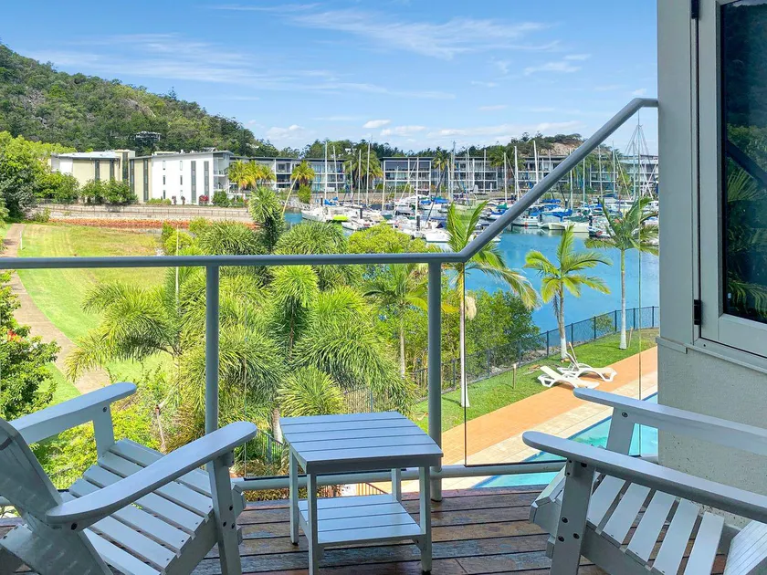 Waterfront 'Beachside' Apartment - Ocean View, Central location, Pool, Wifi, King bed, Deluxe Spa Ensuite - Image 1